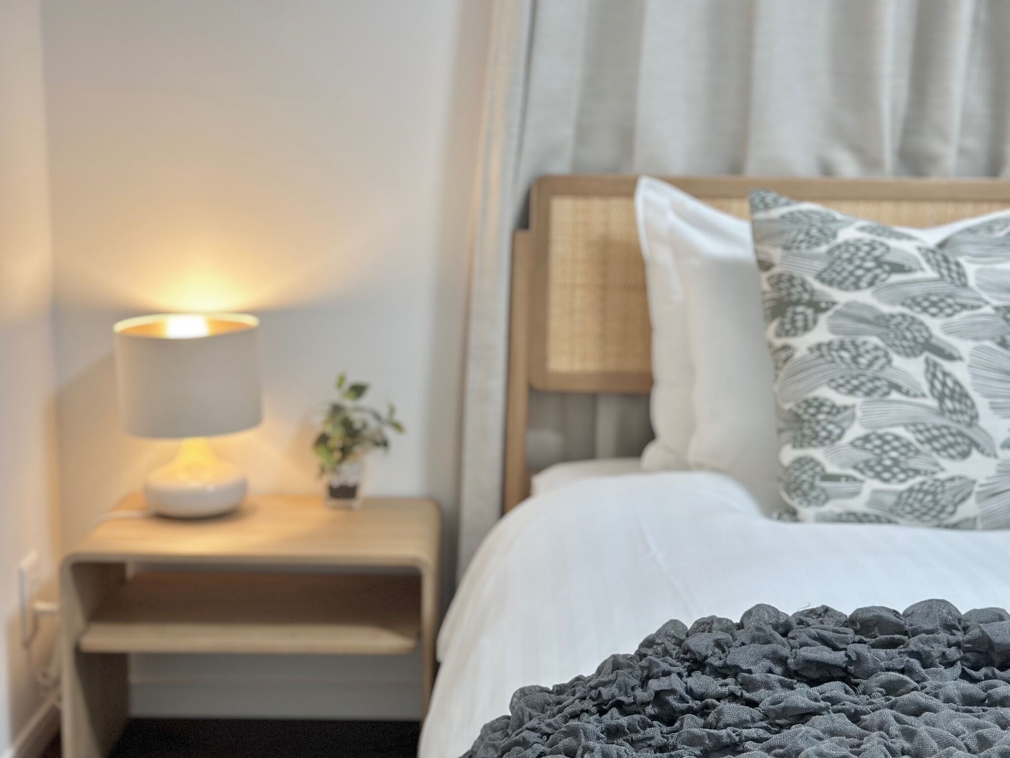 1 غرفة نوم ومكتب وخدمة الإنترنت وملاءات أسرّة