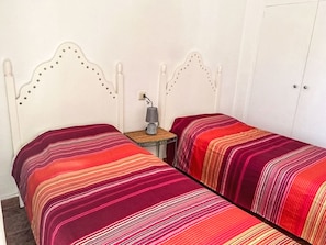 2 bedrooms, iron/ironing board - Graciosa Rojo by Interhome (Llançà)