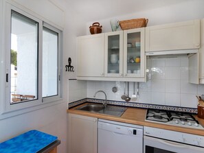 Fridge, oven, dishwasher, toaster