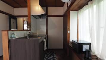 Fridge, microwave, stovetop, cookware/dishes/utensils