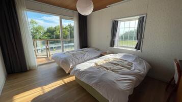 1 bedroom, bed sheets