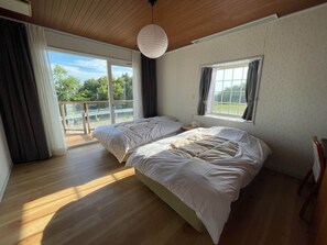 1 bedroom, bed sheets