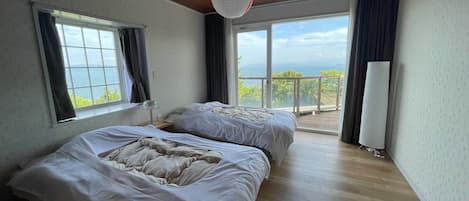 1 bedroom, bed sheets