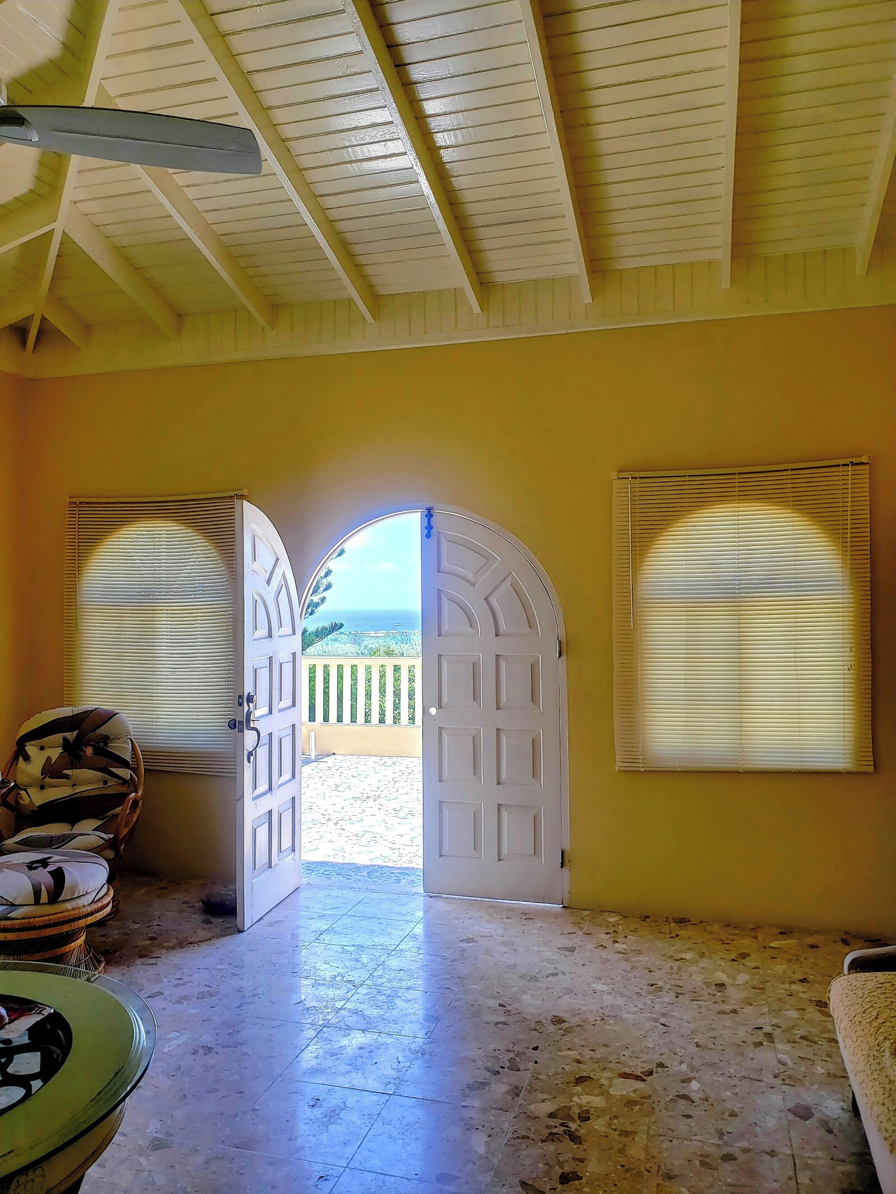 디지털 채널 시청이 가능한 32인치 평면 TV, TV