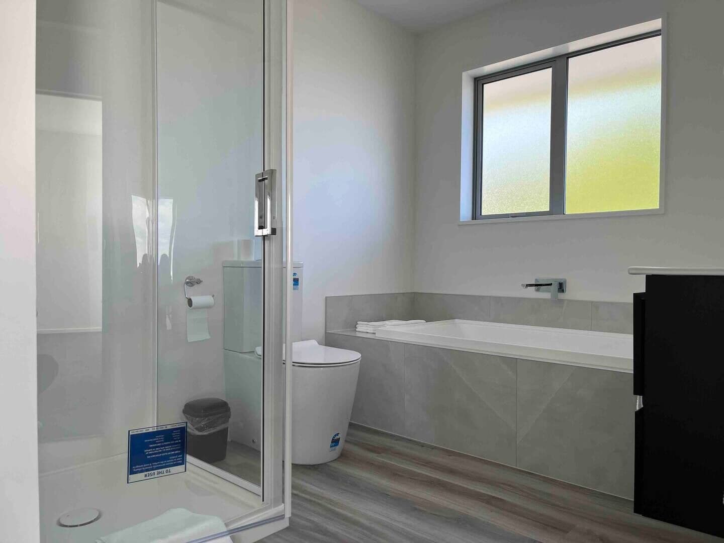 Hårføner, håndklær, såpe og sjampo