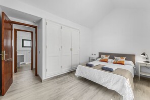 2 slaapkamers, een strijkplank/strijkijzer, gratis wifi, beddengoed