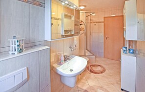 Shower - Ferienwohnung Neustrelitz (Neustrelitz)