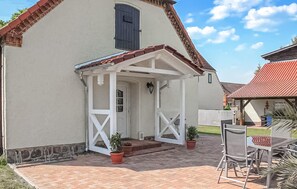 Outdoor dining - 2 bedroom stunning home in Mirow (Mirow)