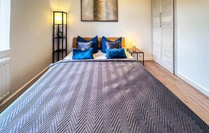 2 bedrooms, travel crib, free WiFi, bed sheets