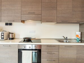 Refrigerador, microondas, horno, tostadora