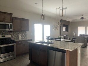 Mikrowelle, Ofen, Herdplatte, Geschirrspüler