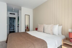 2 bedrooms, iron/ironing board, WiFi, bed sheets - Dreamy Recoletos 2BR w/ Pool & Doorman, close to Park, by Blueground (Madrid)