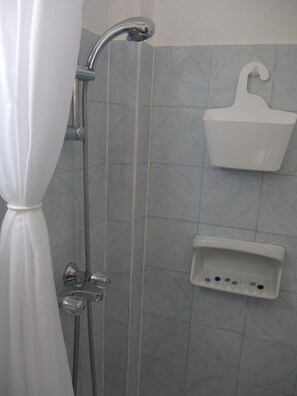 Shower, towels