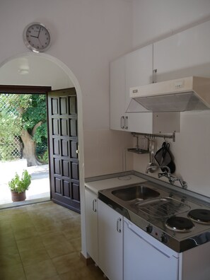 Fridge, microwave, stovetop, coffee/tea maker - Apartment 'Helios Rhodos 1' with Private Terrace, Wi-Fi and Air Conditioning (Rhodos)