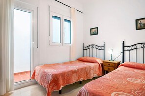 2 habitaciones, tabla de planchar con plancha y wifi gratis 