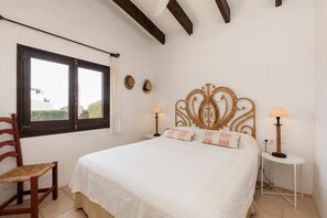 3 bedrooms, iron/ironing board, free WiFi, bed sheets - BINISAGOC B - Charming chalet near the sea with free WiFi (Sant Lluís)