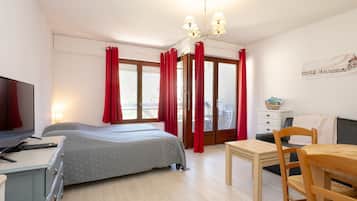 1 bedroom, iron/ironing board, free WiFi, bed sheets