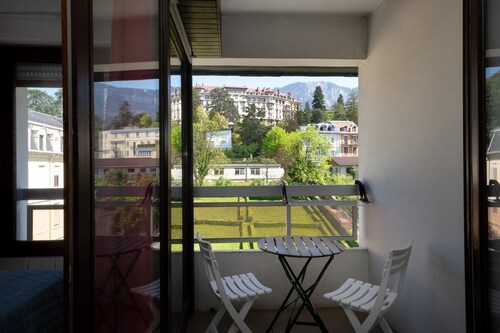 Apartment 'Studio Meublé' with Mountain View, Balcony and Wi-Fi