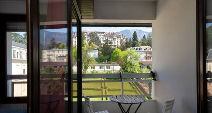 Apartment 'Studio Meublé' with Mountain View, Balcony and Wi-Fi