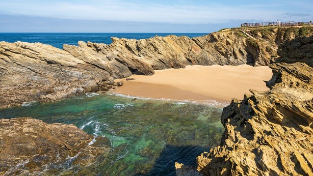 A coastal landscape with a sandy beach, rocky cliffs, and a clear view of the ocean. - Villa 'Kethellen' with Sea View, Private Terrace and Wi-Fi (Porto Covo)