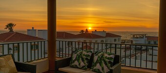 Villa 'Kethellen' with Sea View, Private Terrace and Wi-Fi