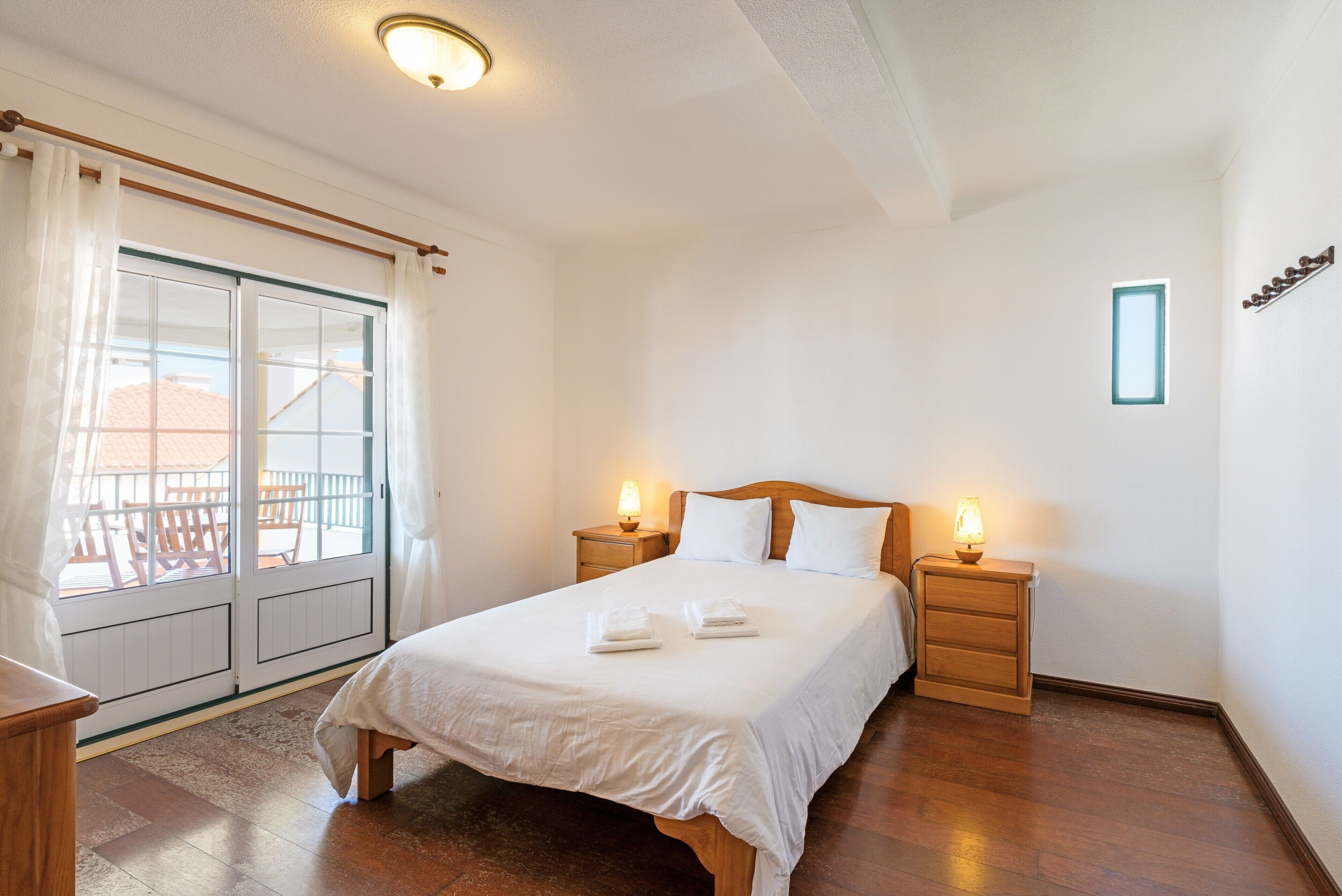 4 slaapkamers, een strijkplank/strijkijzer, gratis wifi, beddengoed