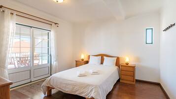 4 slaapkamers, een strijkplank/strijkijzer, gratis wifi, beddengoed