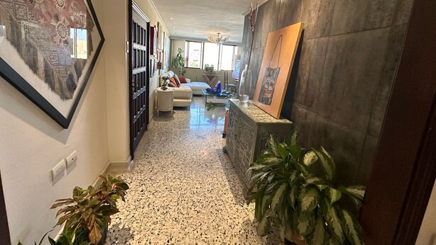 Unclassified image, 1 of 6, button - CLARA ARTIST HOUSE (Barranquilla)