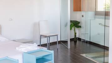 3 bedrooms, bed sheets