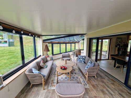 Holiday Home 'Belle Maison Vue Mer 5min De Plage' with Private Terrace, Private Garden and Wi-Fi