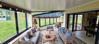 Holiday Home 'Belle Maison Vue Mer 5min De Plage' with Private Terrace, Private Garden and Wi-Fi