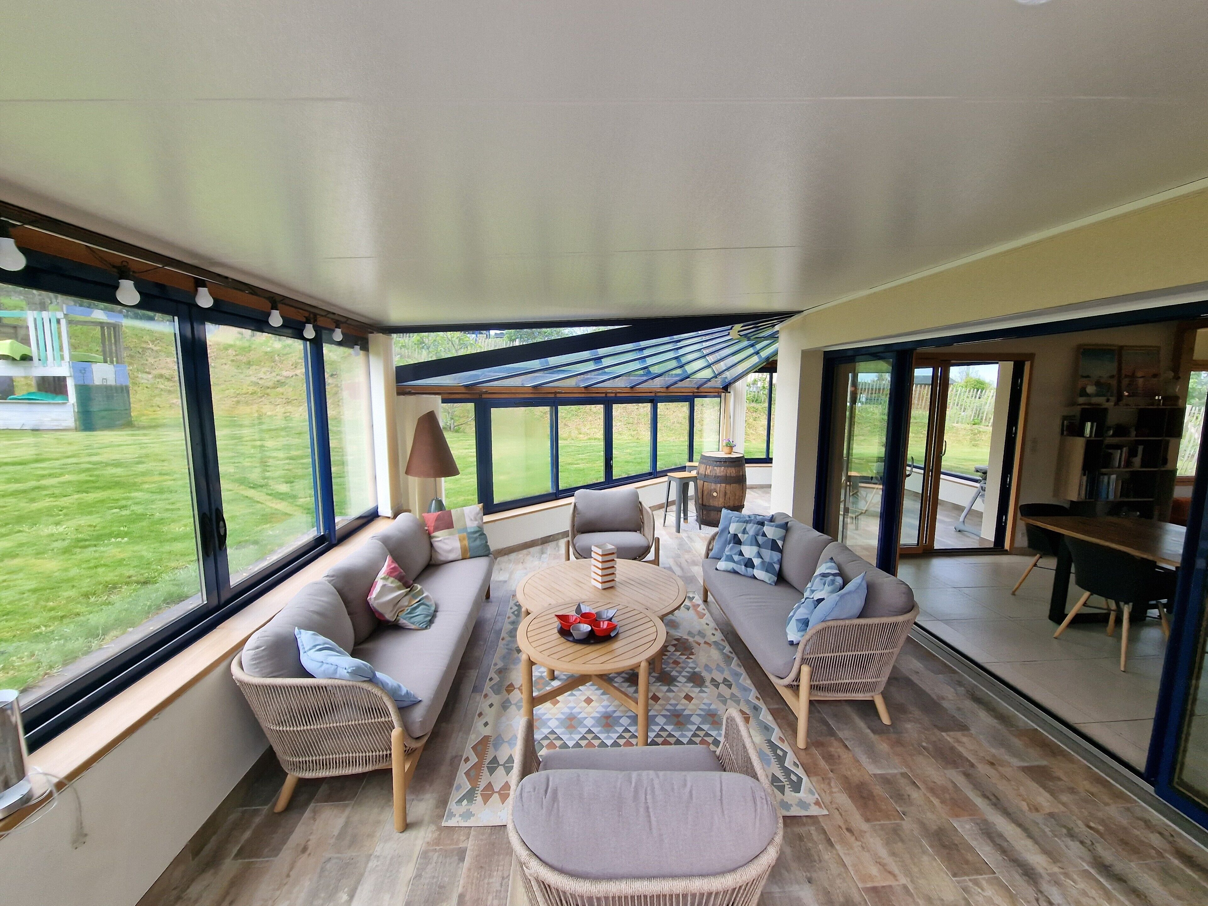 Télévision, cheminée