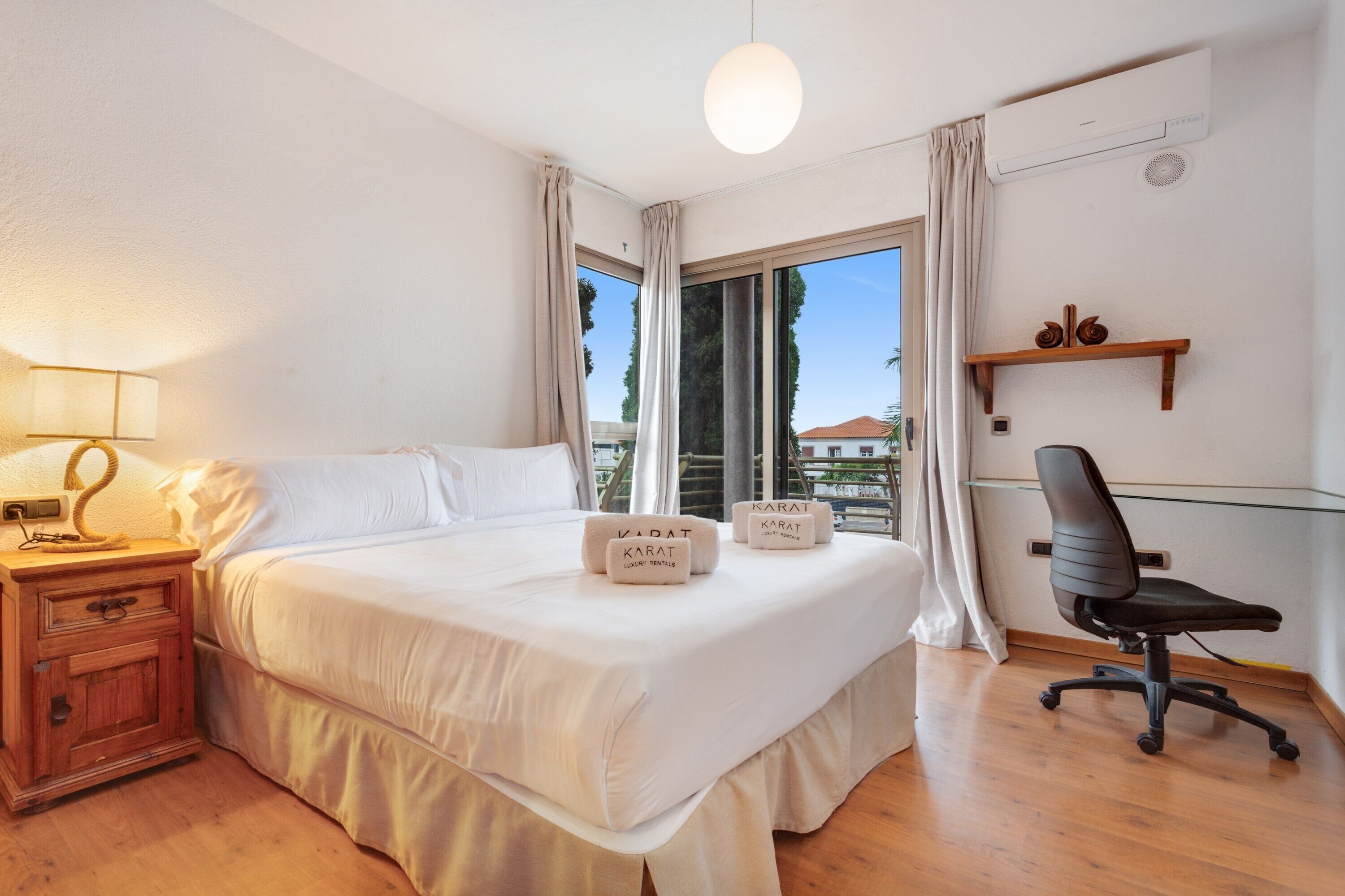 4 bedrooms, iron/ironing board, free WiFi, bed sheets