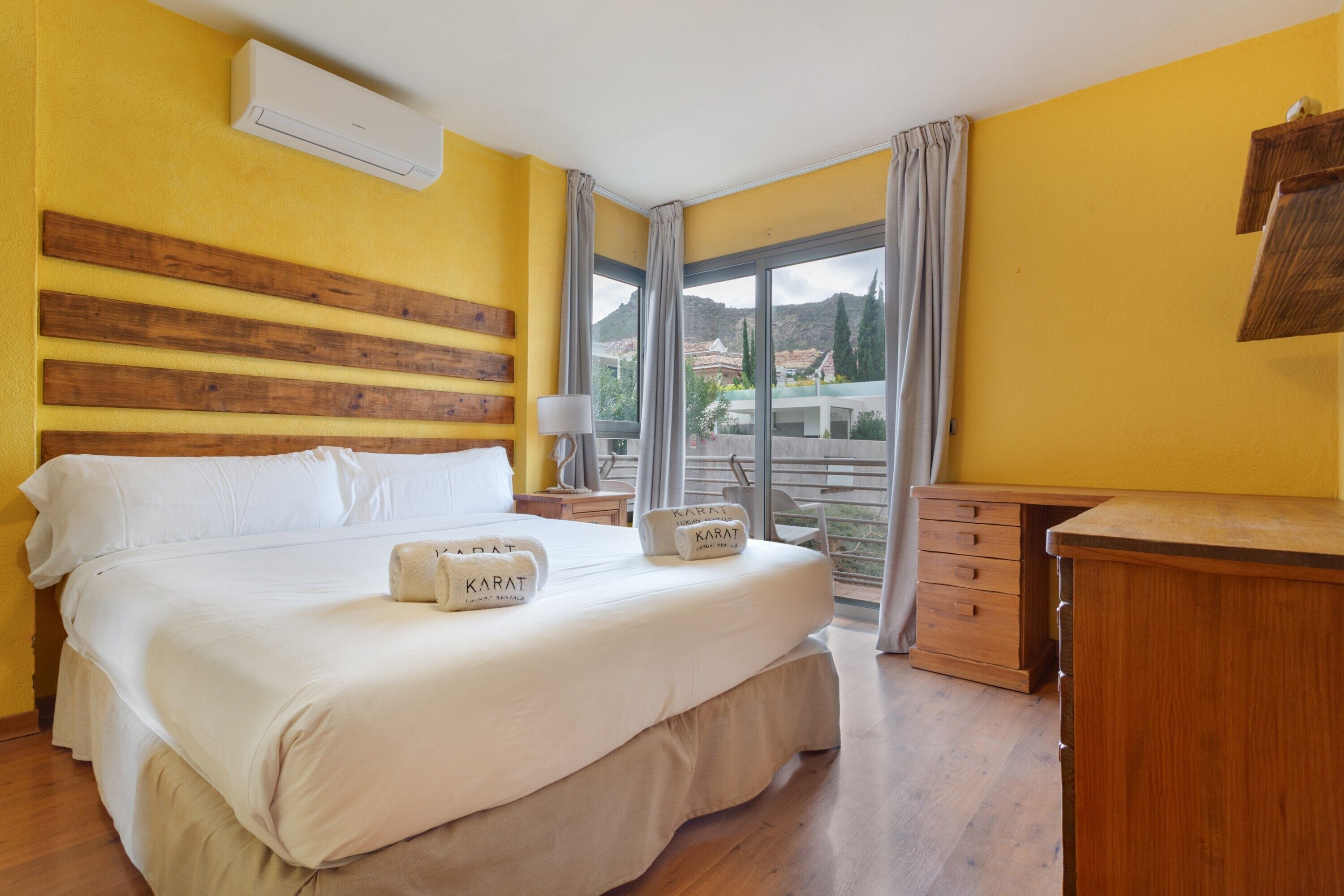 4 bedrooms, iron/ironing board, free WiFi, bed sheets