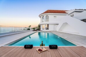 Pool - Vacation Home 'Karat Sound Of The Sea' with Sea View, Wi-Fi and Air Conditioning (El sauzal)