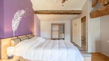 3 bedrooms, iron/ironing board, free WiFi, bed sheets