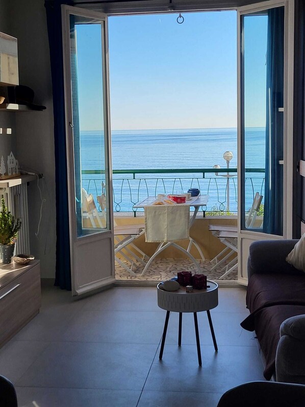 TV - Apartment 'Promenade Des Anglais' with Sea View, Balcony and Wi-Fi (Nice)