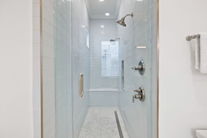 Shower, towels - 30A Backyard Paradise - Huge Luxury Vacation Home with Gulf Views & Private Pool (Rosemary Bch)