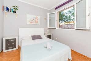 4 bedrooms, free WiFi, bed sheets