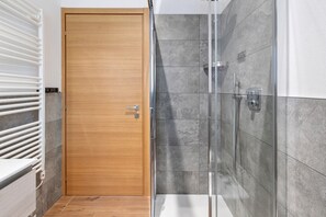 Een douche, een haardroger