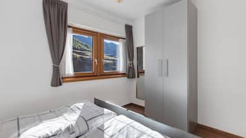 1 quarto, Wi-Fi de cortesia, roupa de cama