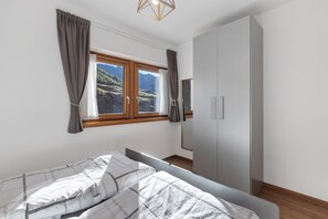 1 bedroom, free WiFi, bed sheets