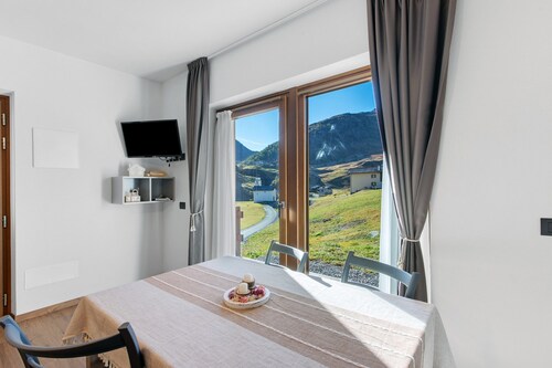 Apartment 'Val Tort' with Mountain View, Shared Garden and Wi-Fi