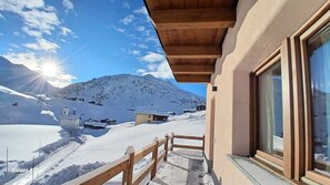 Property grounds - Apartment 'Val Tort' with Mountain View, Shared Garden and Wi-Fi (Trepalle)