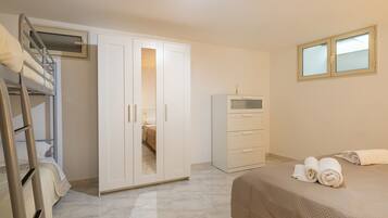 2 Schlafzimmer, BĂŒgeleisen/BĂŒgelbrett, kostenloses WLAN, BettwĂ€sche