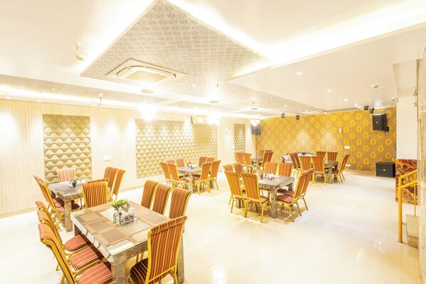 Breakfast area - Hotel Tripple Tree (New Delhi)