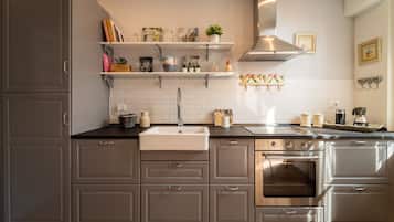 Refrigerador, horno, lavavajillas y tetera eléctrica