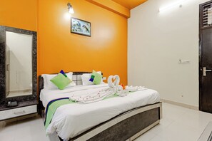 Deluxe Room | Soundproofing, iron/ironing board, free WiFi