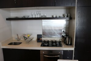 Apartment, 1 Bedroom, Smoking, Patio | Private kitchen