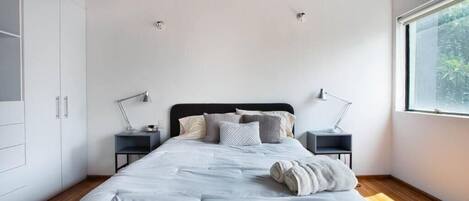 2 bedrooms, iron/ironing board, free WiFi